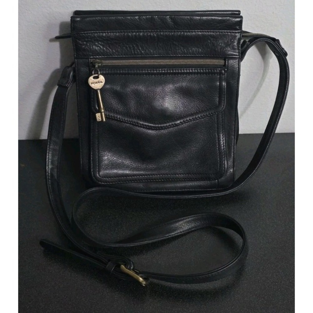 Vintage Fossil 1954 Black Pebbled Leather Crossbody Bag‎ Adjustable Sling Purse
